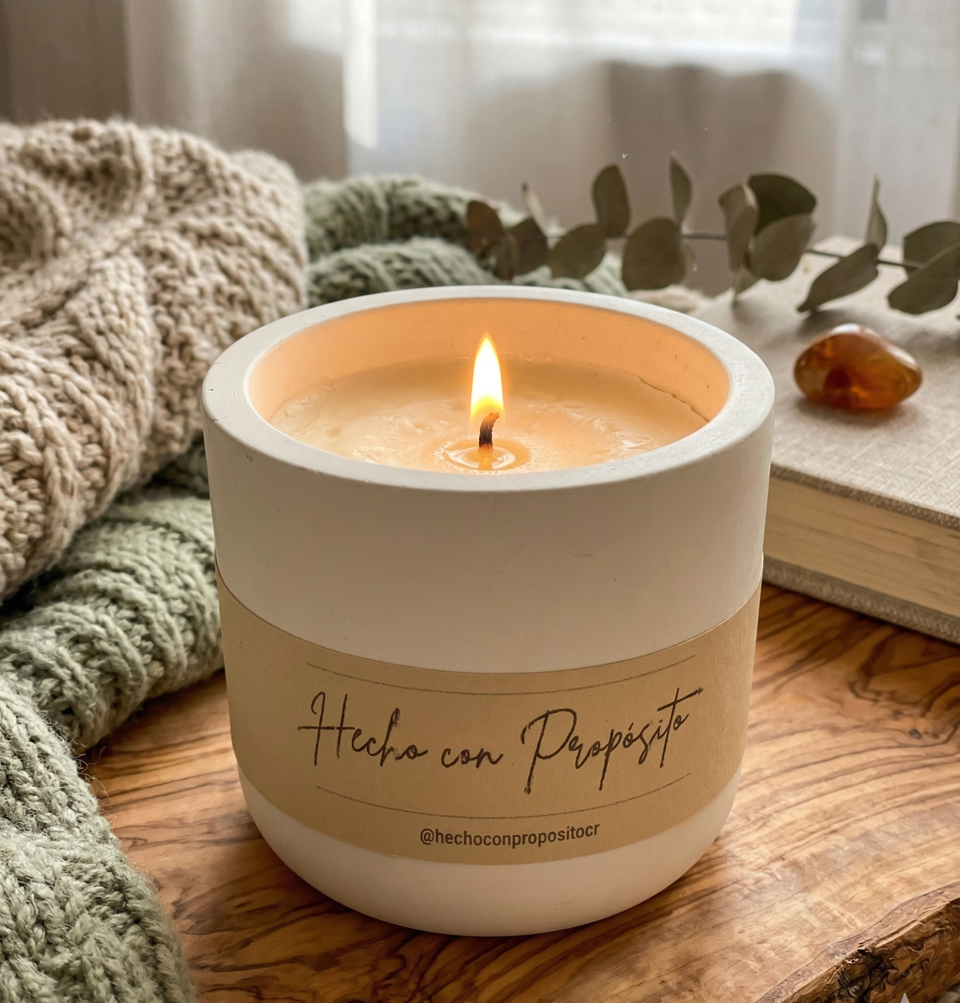 Envase liso blanco minimalista